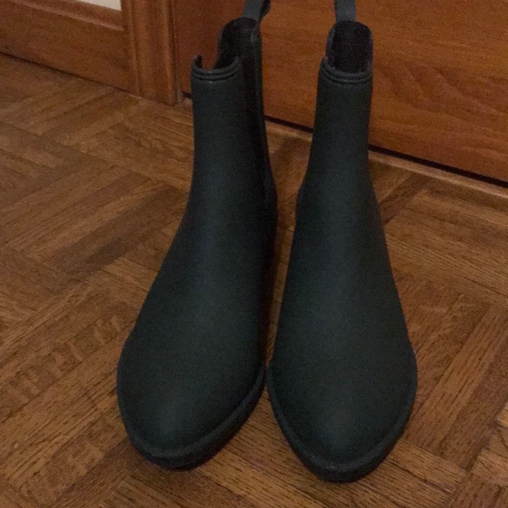 Steve Madden Chelsea rain boots